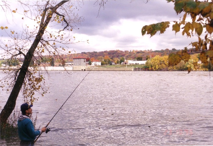 Photograph of the Hudson River at Troy, NY (TRYN6) looking downstream
