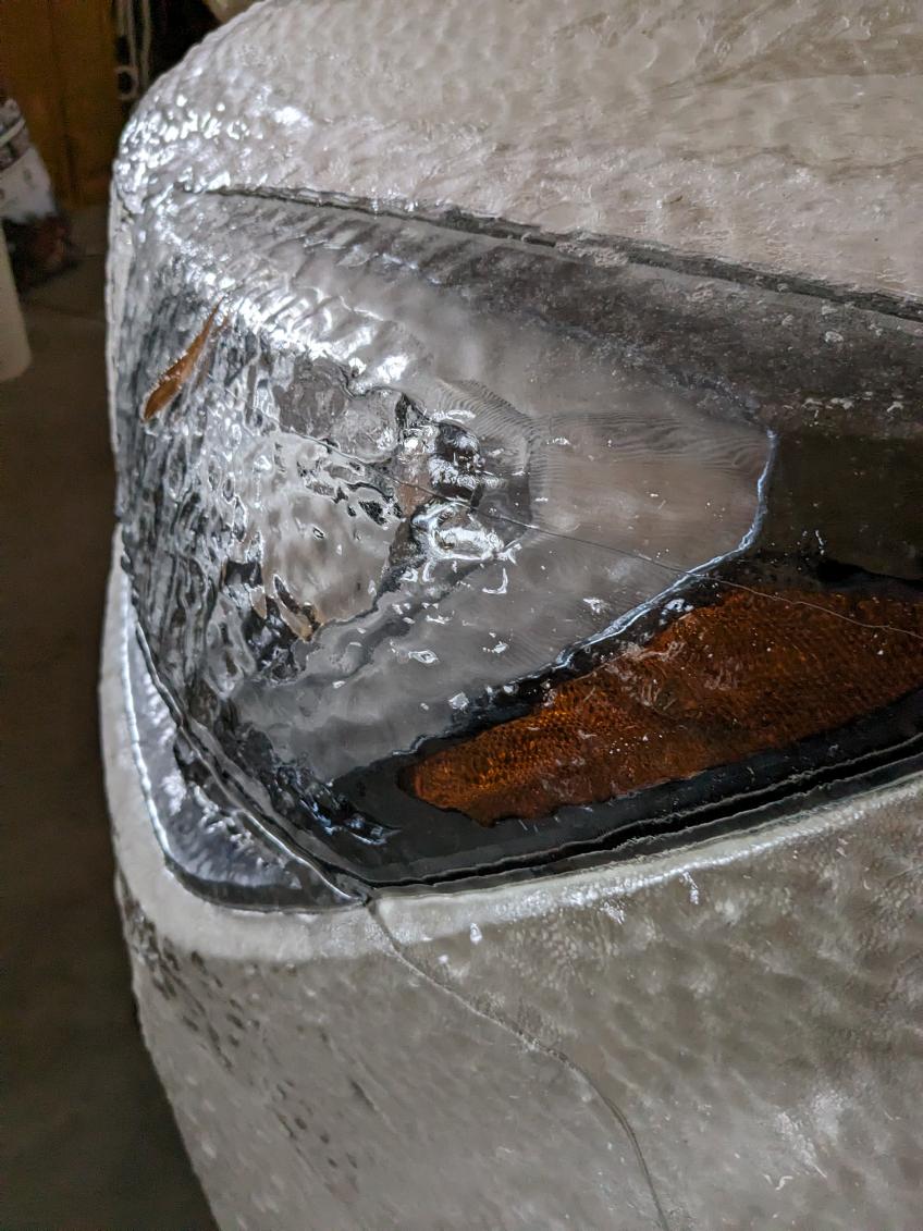 Ice accumulation on a car in Eureka, SD - Photo by Kelly Serr (NWS Aberdeen)