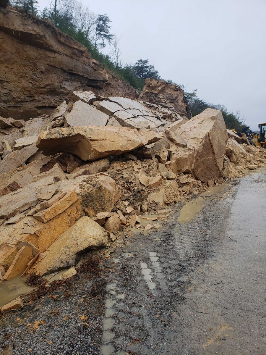 Rockslide on Interstate 69 at Dawson Springs, KY. Courtesy KY EM David Coon.