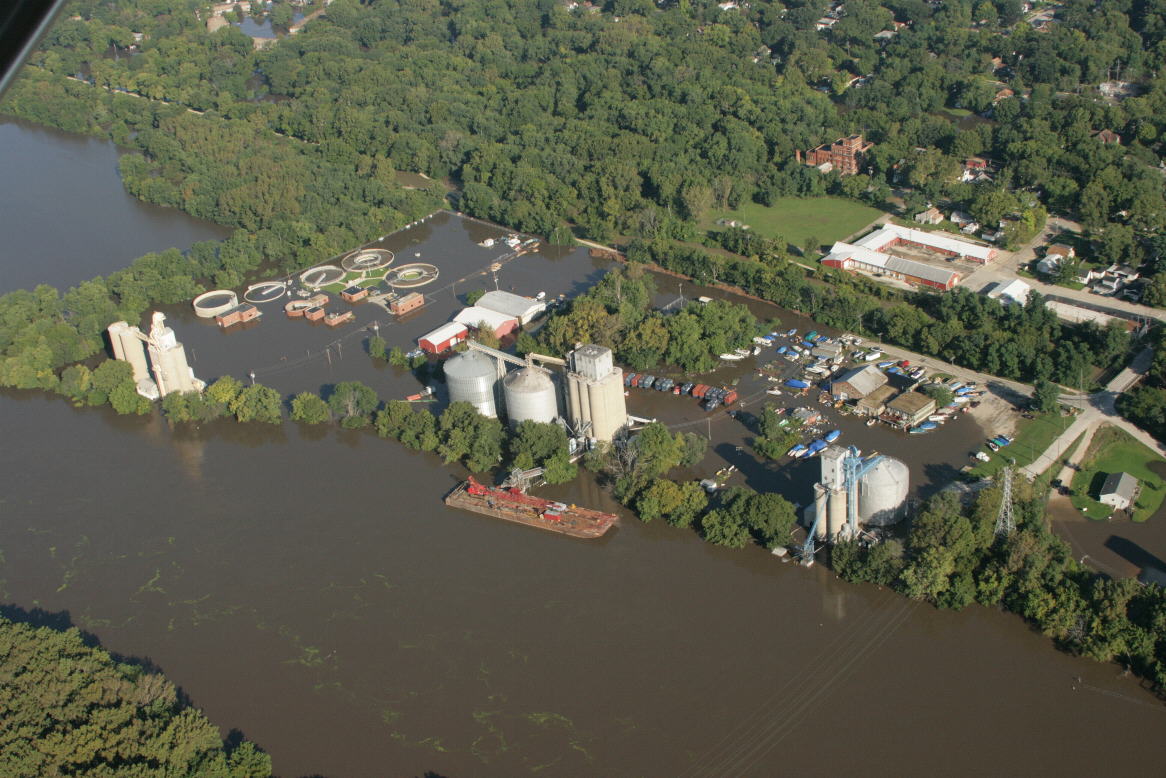 Record flooding along the Illinois River at Morris. Photo by Don Lyon.