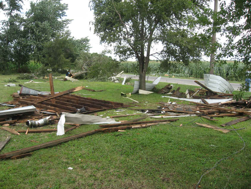Photo of tornado damage near Watseka