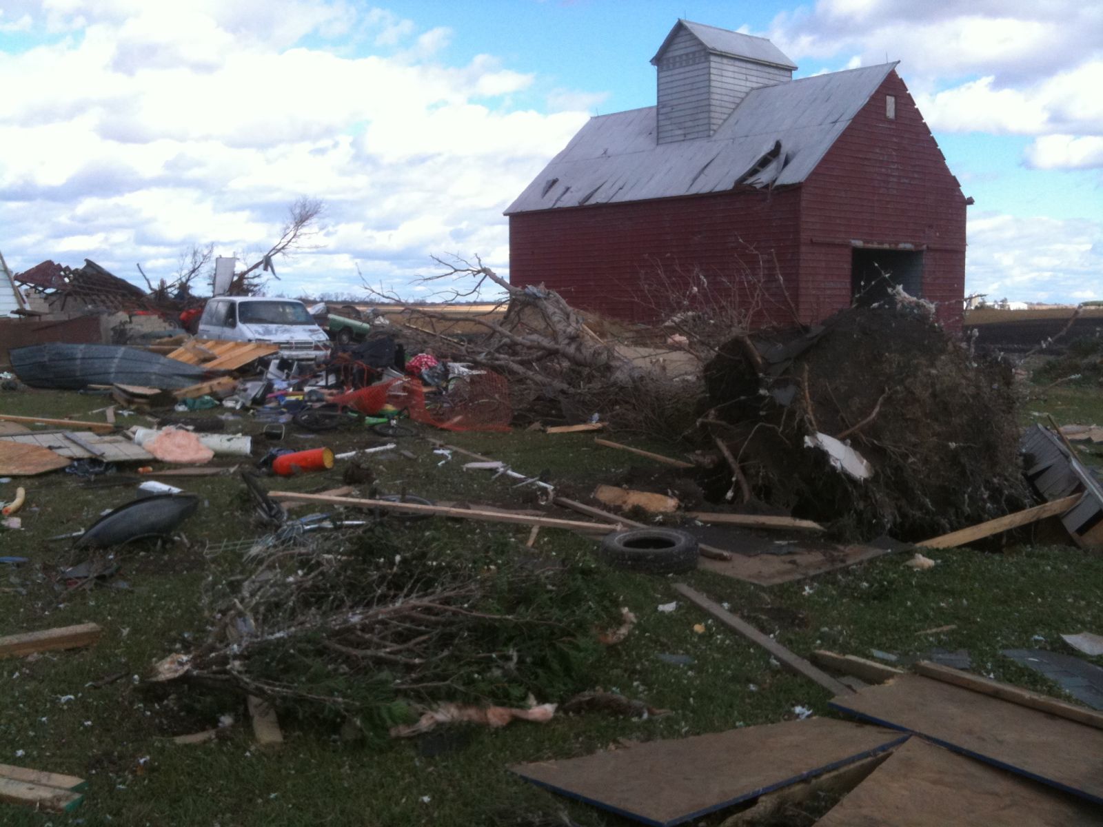 Photo showing tornado damage near Peotone