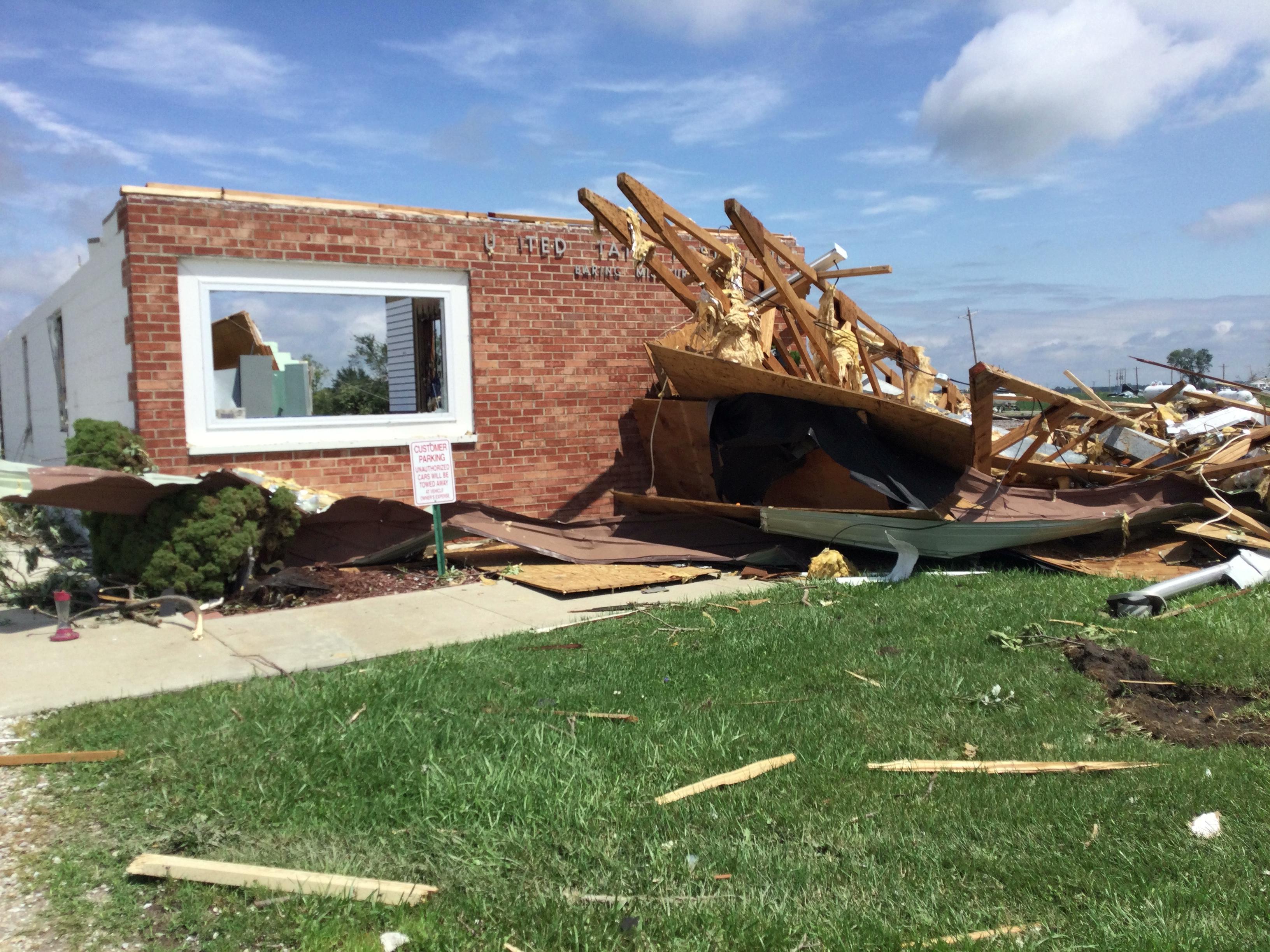 Picture of destroyed US post office in Baring Missouri.