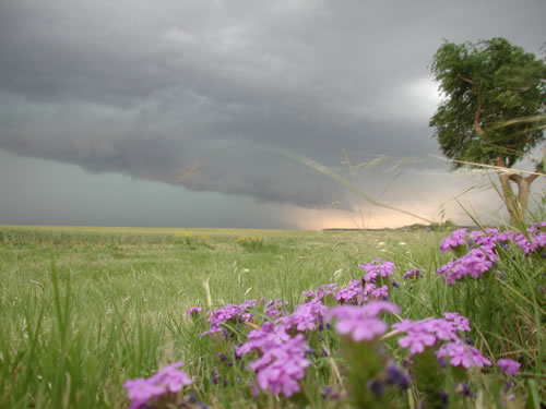 Picture of a storm as it bears down on Dickens on 27 May 2008. Picture by Gary Skwira.
