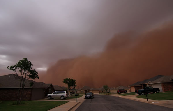Picture of a habob as it rolled into the southwest side of Lubbock sometime around 8:20 pm on 18 June 2009. The picture is by NWS meteorologist Todd Lindley. Click on the image for a larger view.