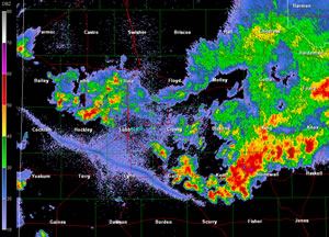 Lubbock radar reflectivity image captured at 9:06 pm on 16 September 2010. Click on the image for a larger view.