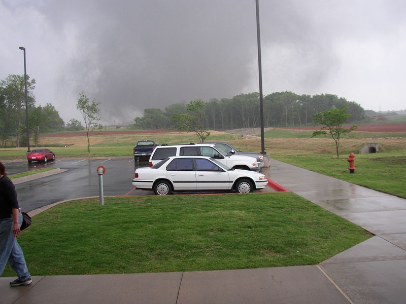 Photo of the May 8, 2003 Moore/OKC Tornado Â© Dan Olson