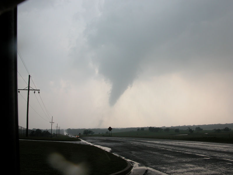 Photo of the May 8, 2003 Tornado near Red Rock, OK Â© Steve Shiever