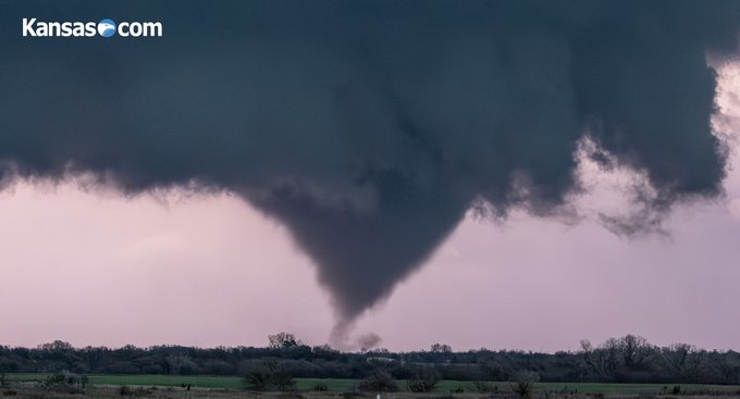 Image of the after dark tornado near Alta Vista